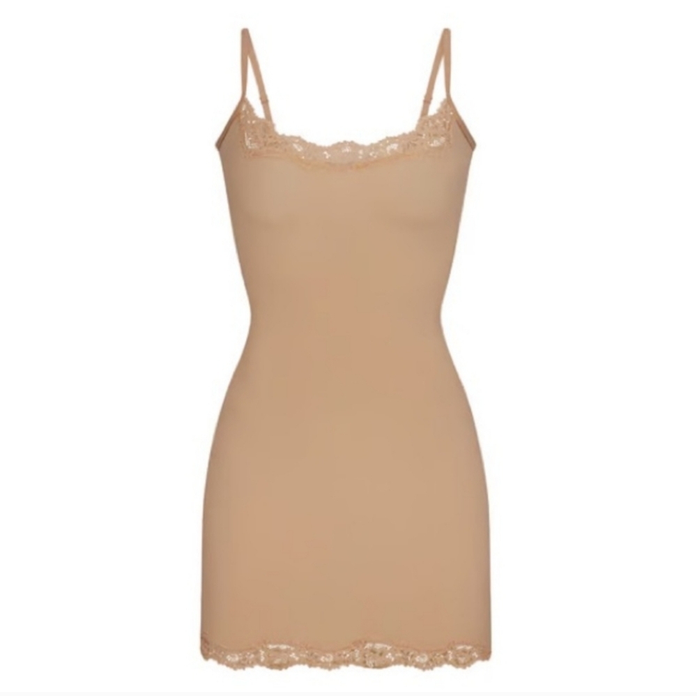 Skims fits everybody lace dress clay